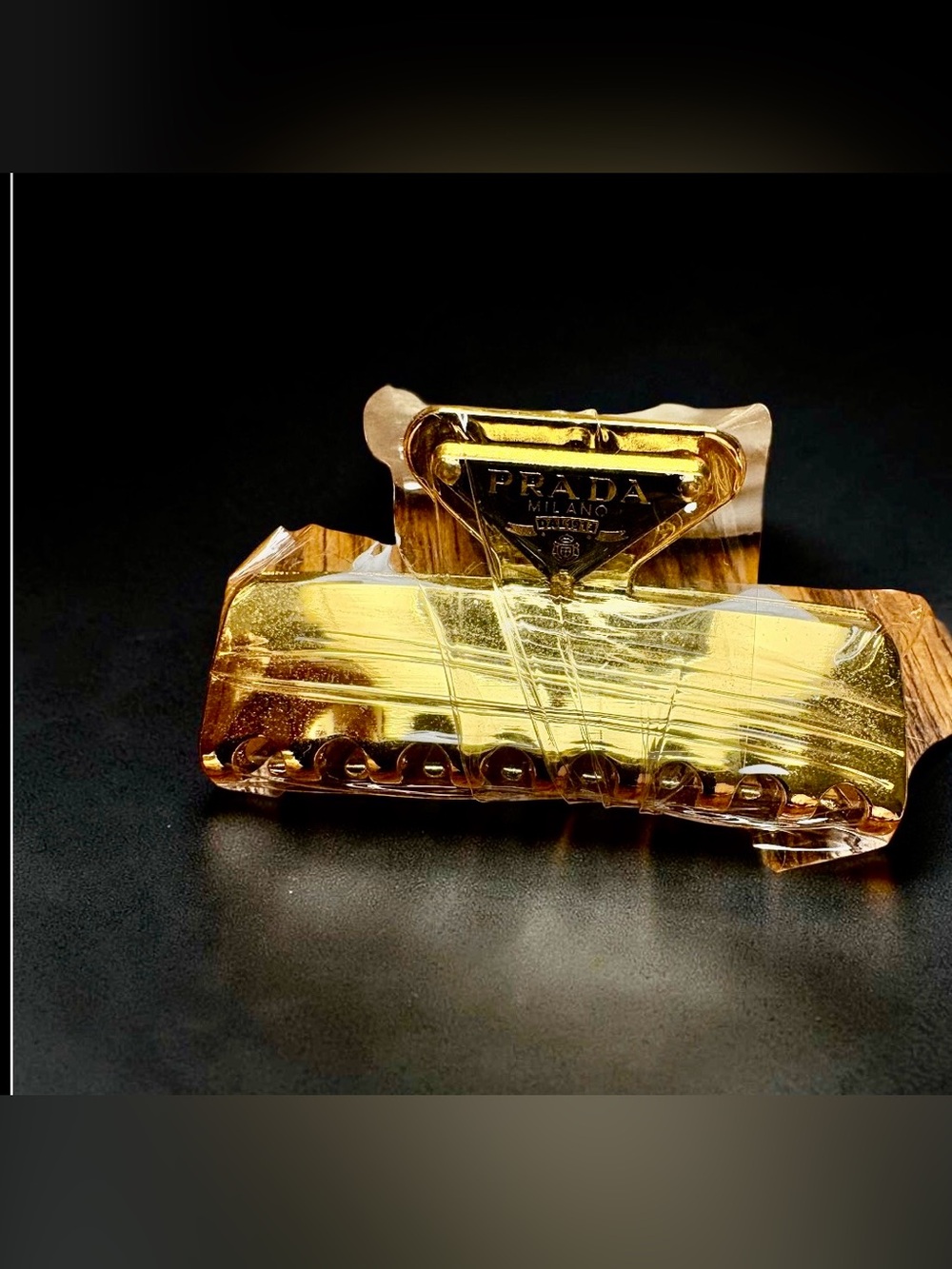 Small metal Gold-Accent Hair Claw